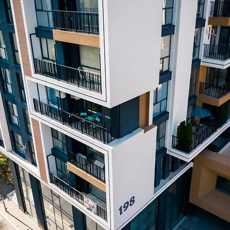 Sky Art With Free Garage - Sky Apartament