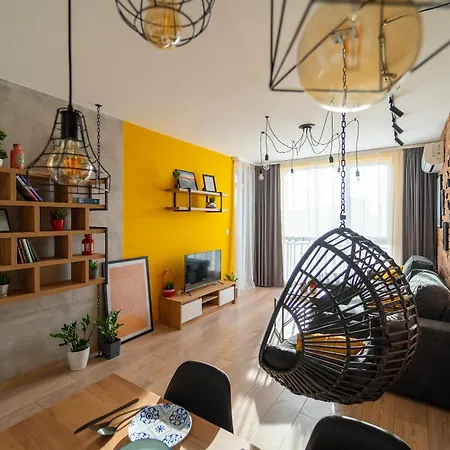 Apartment Sky Art With Free Garage - Sky